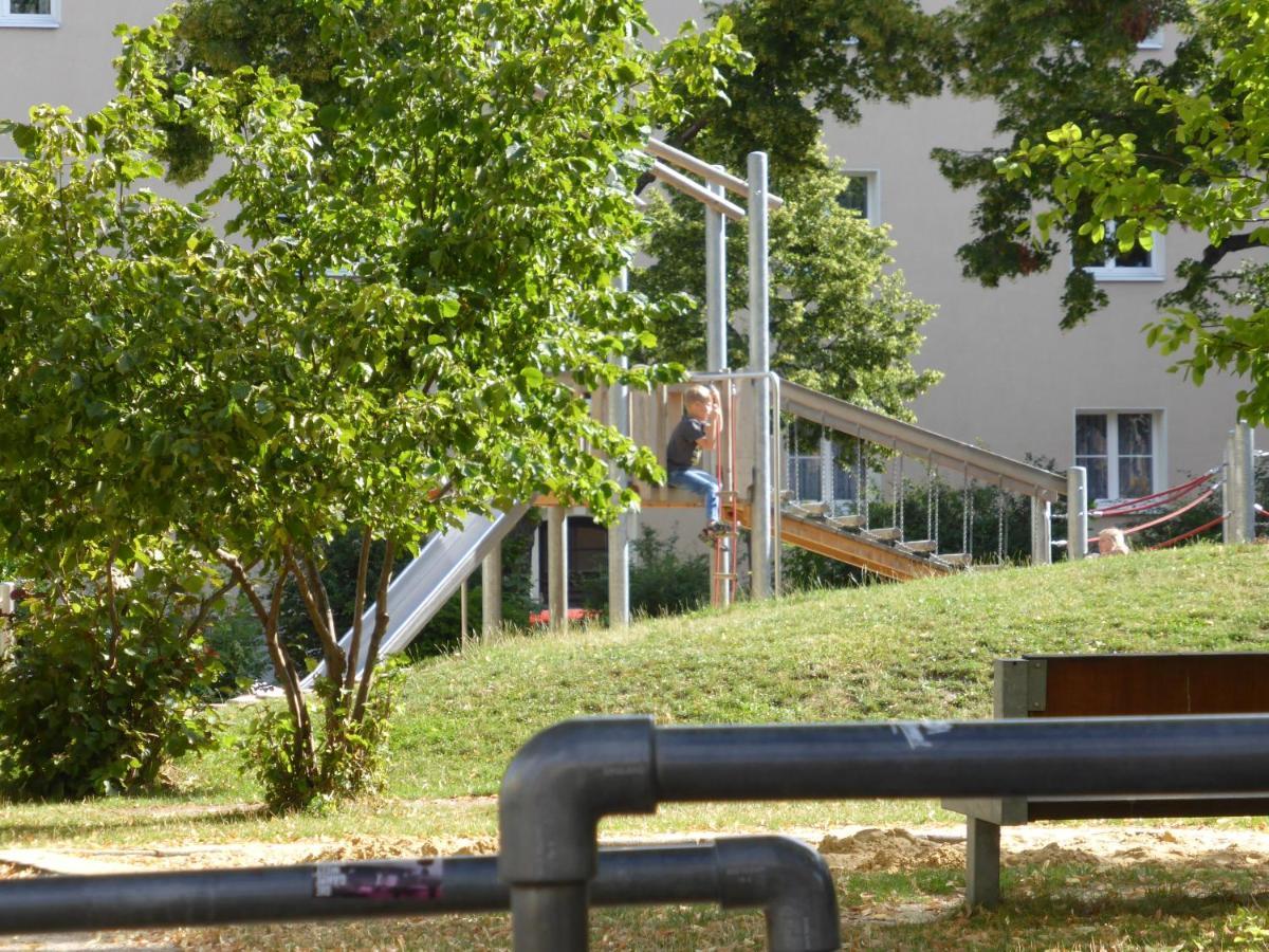 Apartment Humboldt 3 Schlafzimmer,Wifi, Netflix Parken, Terrasse, Klimatisiert, Naehe Zentrum Jena Exterior foto