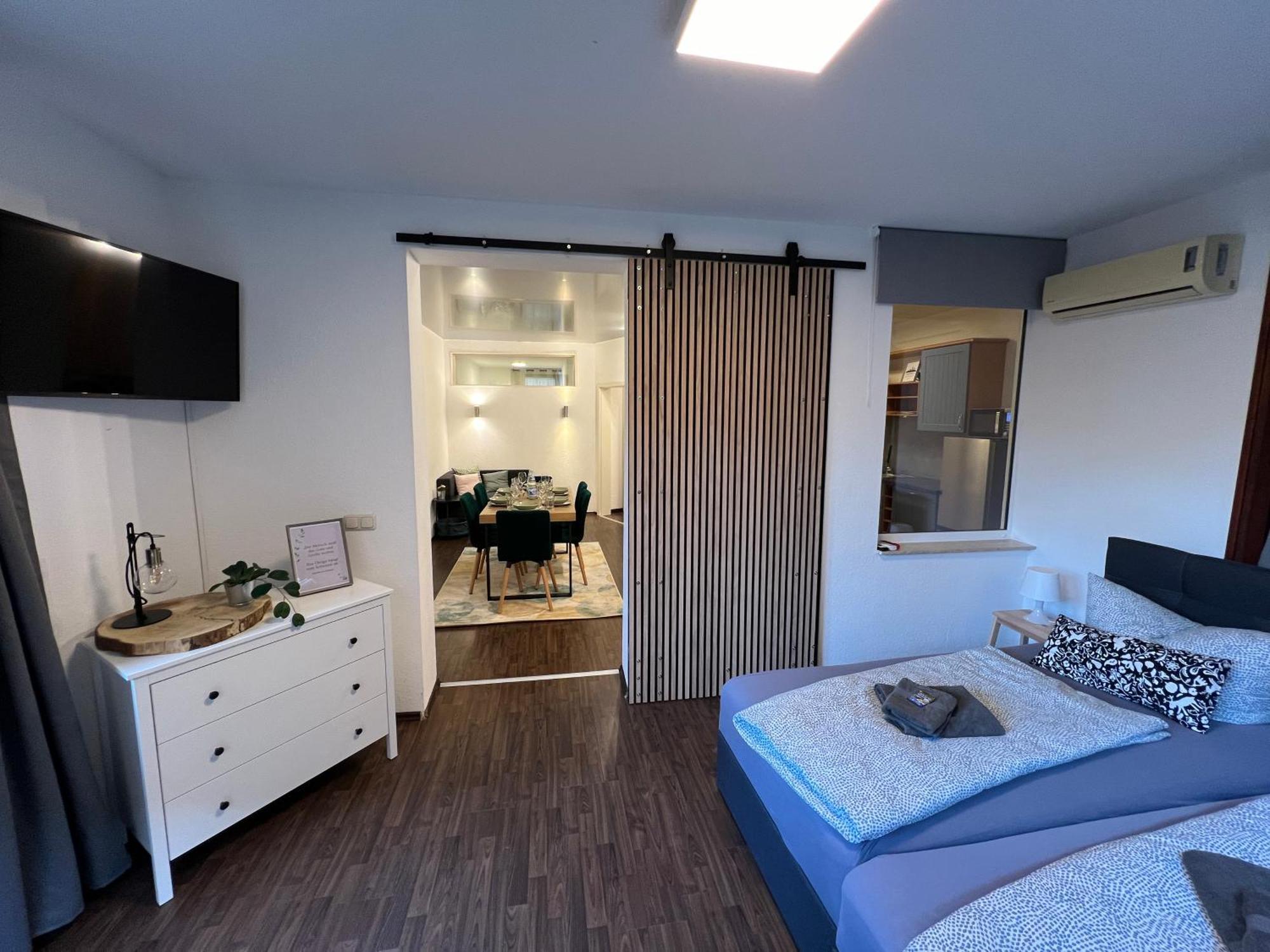 Apartment Humboldt 3 Schlafzimmer,Wifi, Netflix Parken, Terrasse, Klimatisiert, Naehe Zentrum Jena Exterior foto