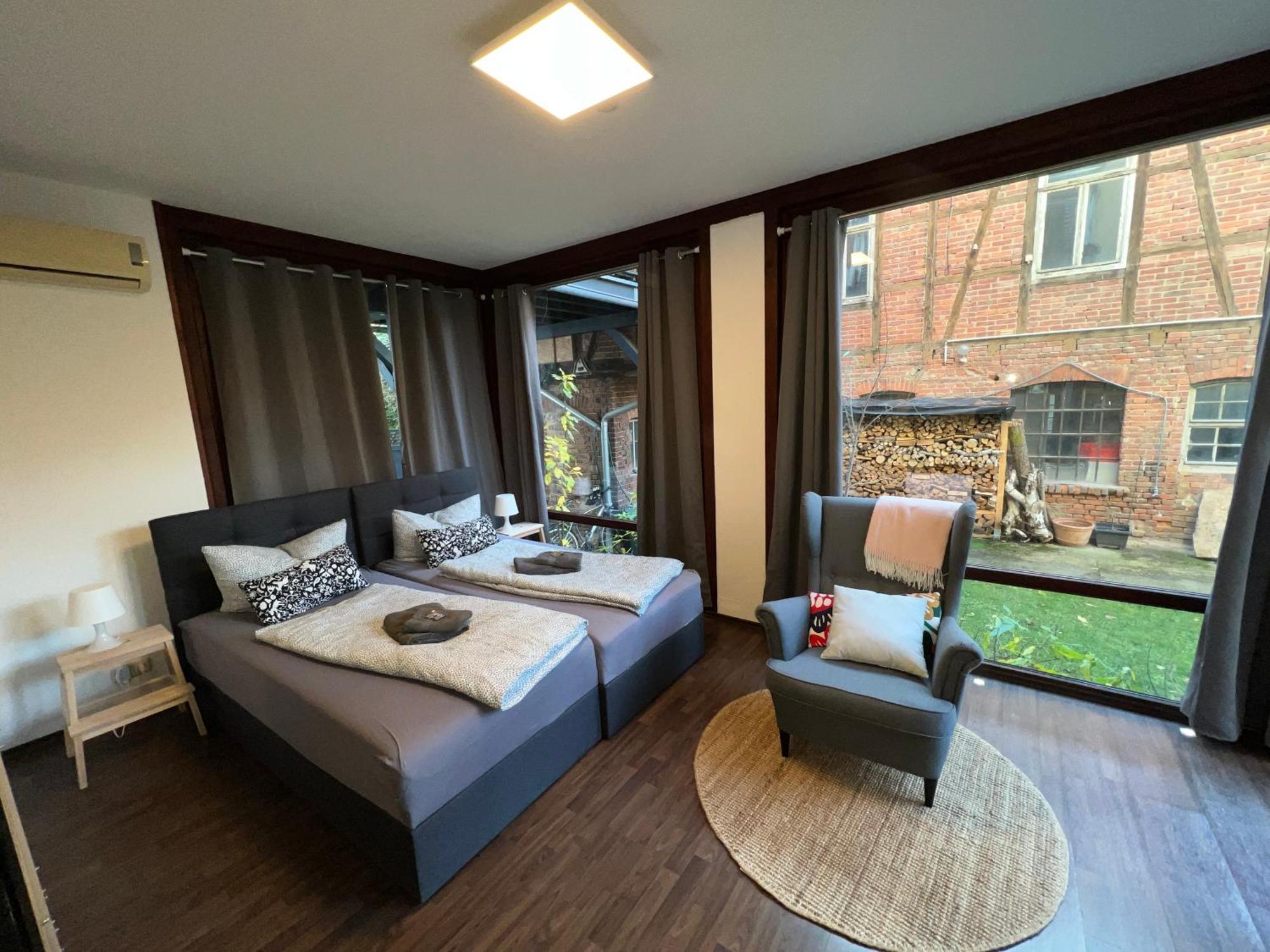 Apartment Humboldt 3 Schlafzimmer,Wifi, Netflix Parken, Terrasse, Klimatisiert, Naehe Zentrum Jena Exterior foto