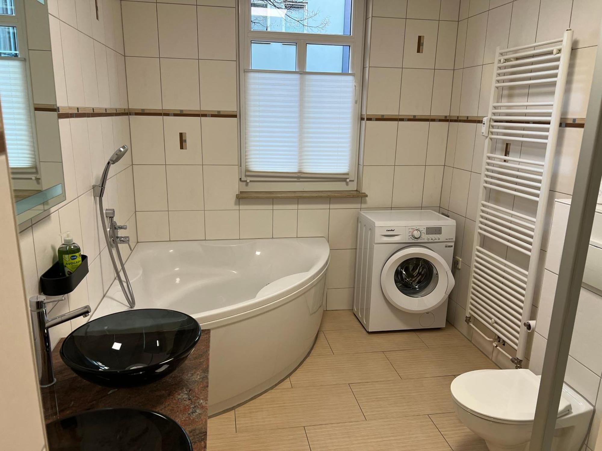 Apartment Humboldt 3 Schlafzimmer,Wifi, Netflix Parken, Terrasse, Klimatisiert, Naehe Zentrum Jena Exterior foto