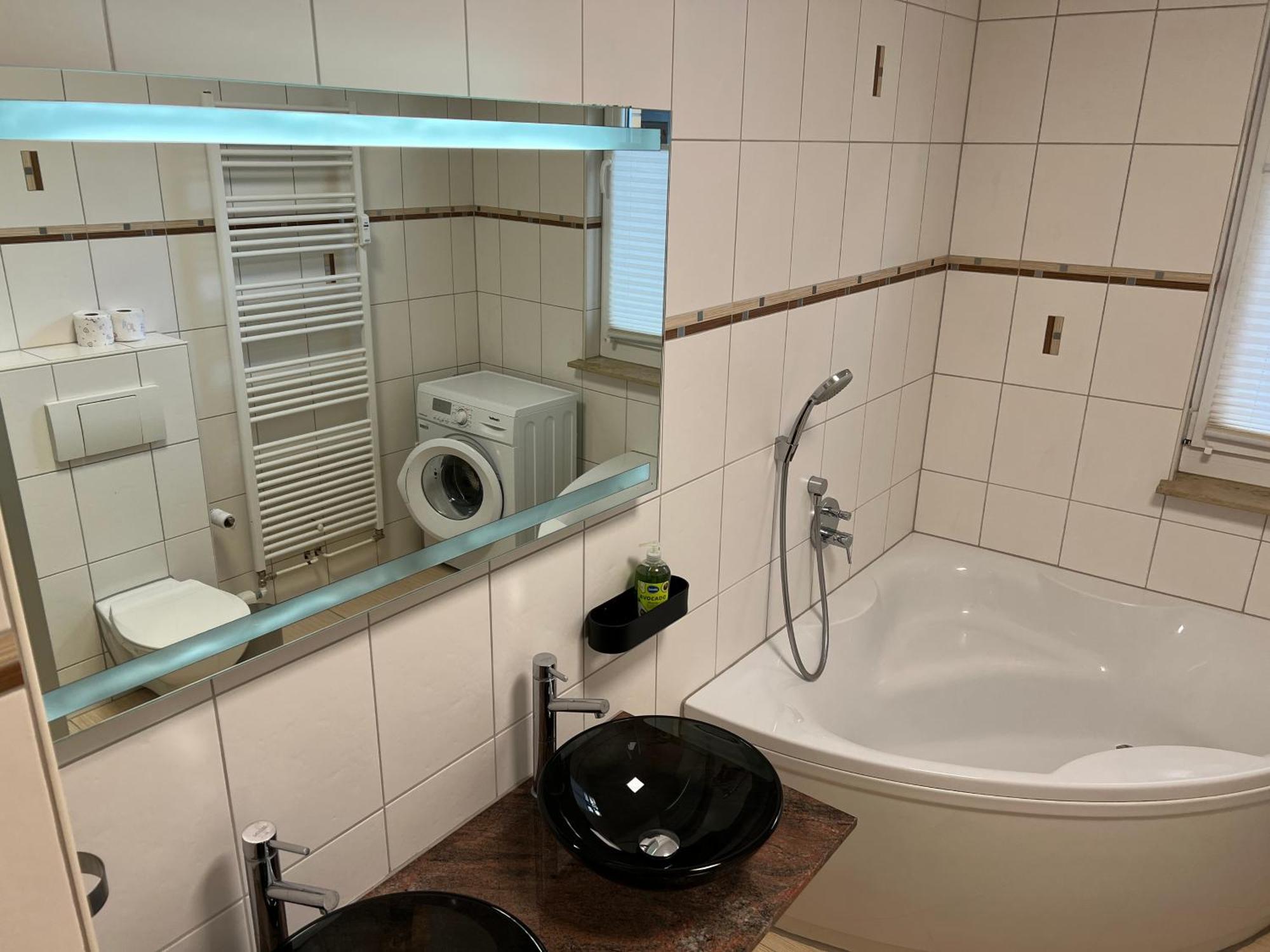Apartment Humboldt 3 Schlafzimmer,Wifi, Netflix Parken, Terrasse, Klimatisiert, Naehe Zentrum Jena Exterior foto